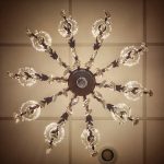 Gezellige keukenverlichting: Warme bloemvormige kroonluchter