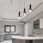 Minimalistische woonkamer verlichting met downlights