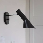 Stijlvolle richtinggevende asymmetrische metalen wandlamp