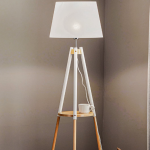 Creëer een gezellige leeshoek met een witte eikenhouten vloerlamp